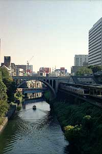 聖橋を望む