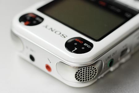 PCM-M10・内蔵マイクと入出力端子