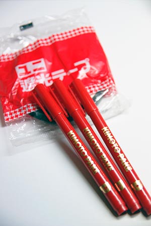 遮光テープと修整ペン