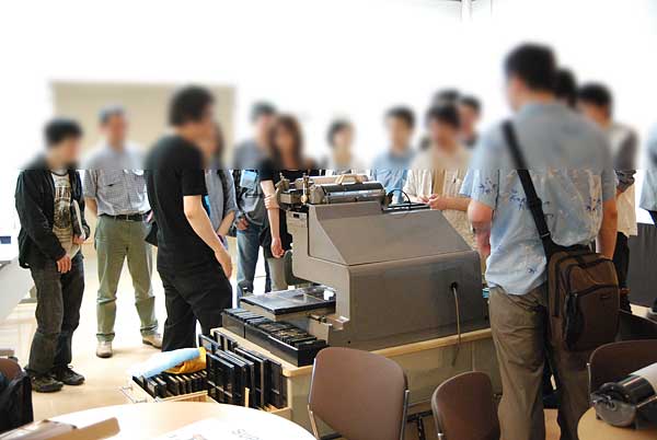 写植の時代展2・写植機操作の実演