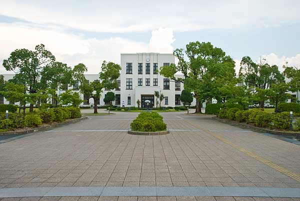 旧豊郷小学校正面