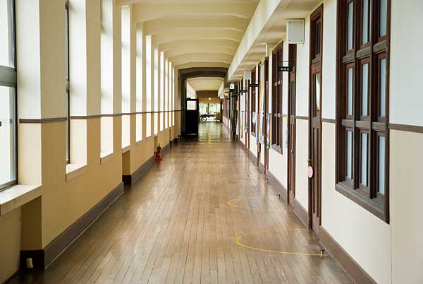 旧豊郷小学校1階廊下