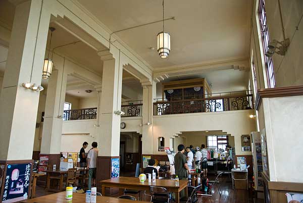 旧豊郷小学校 酬徳記念館入口側の内装
