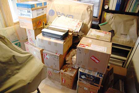 亮月写植室に届いた大量の荷物