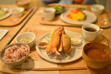 お昼の食卓