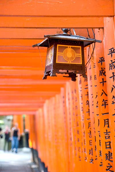 伏見稲荷大社・千本鳥居の燈籠