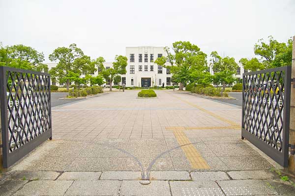 豊郷小学校旧校舎群・正門
