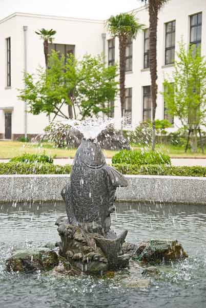 豊郷小学校・校舎前の噴水