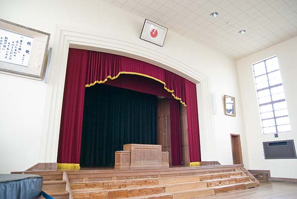 豊郷小学校・講堂のステージ