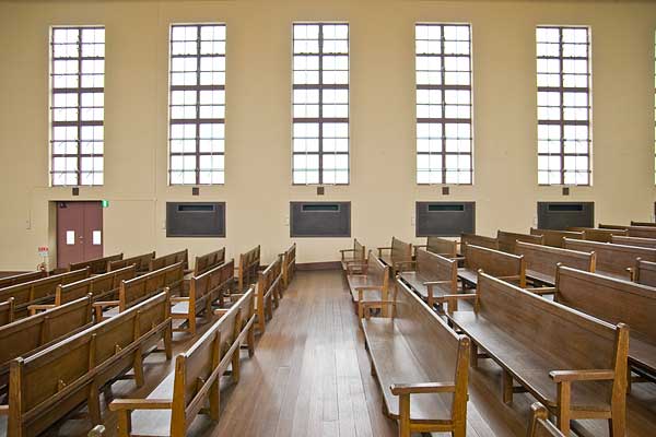豊郷小学校・講堂の窓