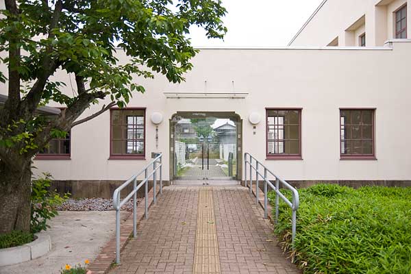豊郷小学校・渡り廊下