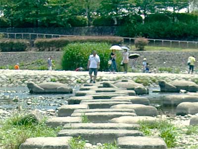 鴨川デルタの飛び石・けいおん再現