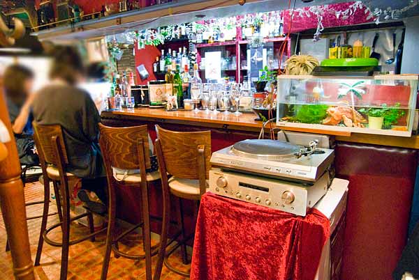 出町枡形商店街・華波店内