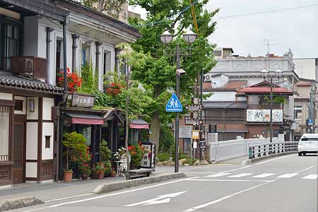 高山・バグパイプ遠景