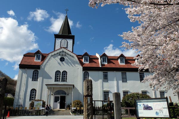 多治見修道院と桜