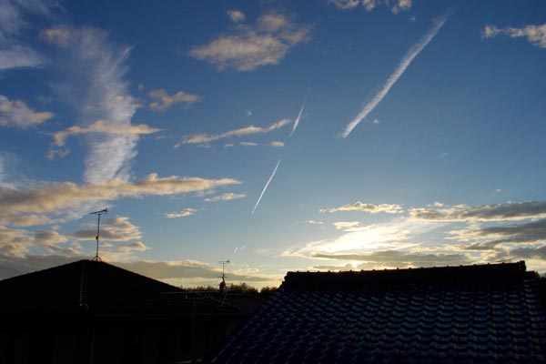 雨上がりの西空