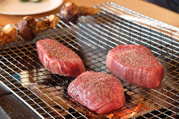かなの里・牛肉と松茸