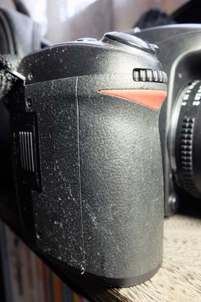 Nikon D80・ねちゃねちゃのグリップ