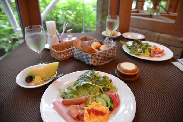 朝食