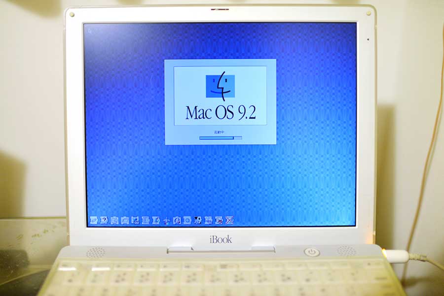 iBook/600起動画面